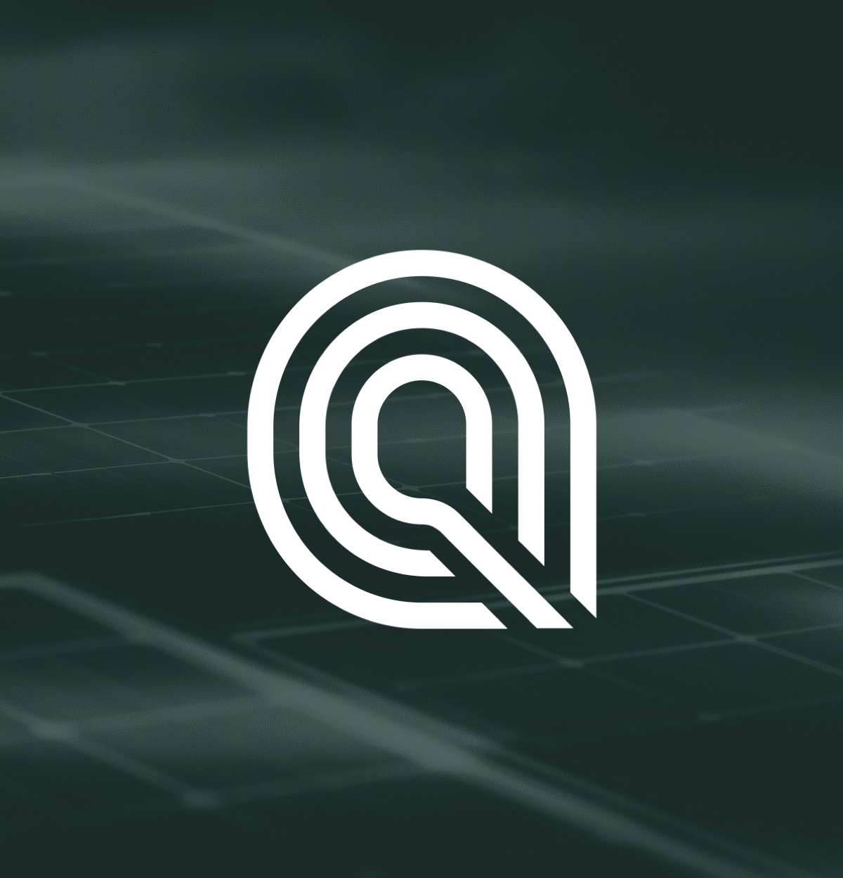 Qern logo Q opgebouwd uit lagen — merkidentiteit als vingerafdruk